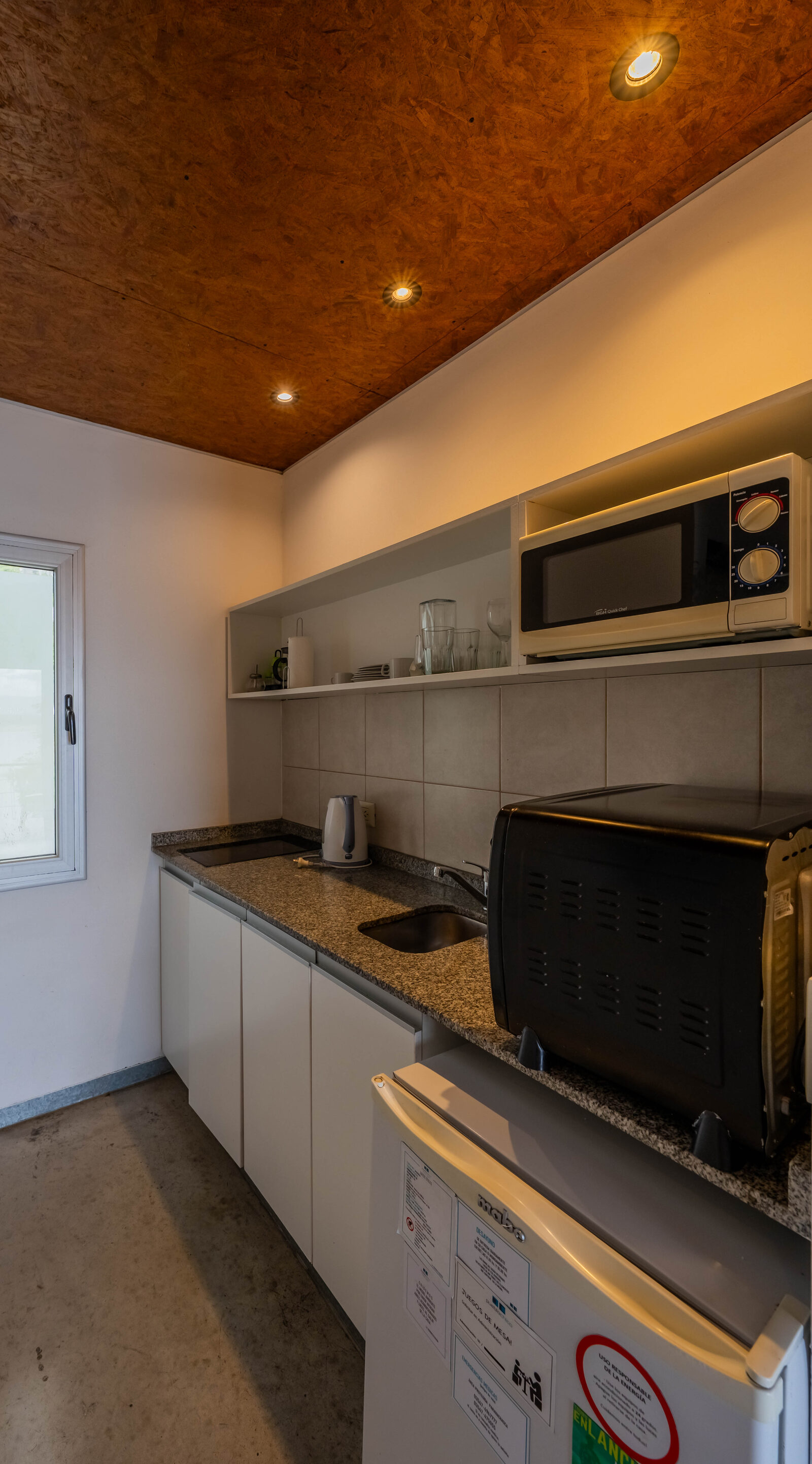 A kitchenette equipada do estúdio