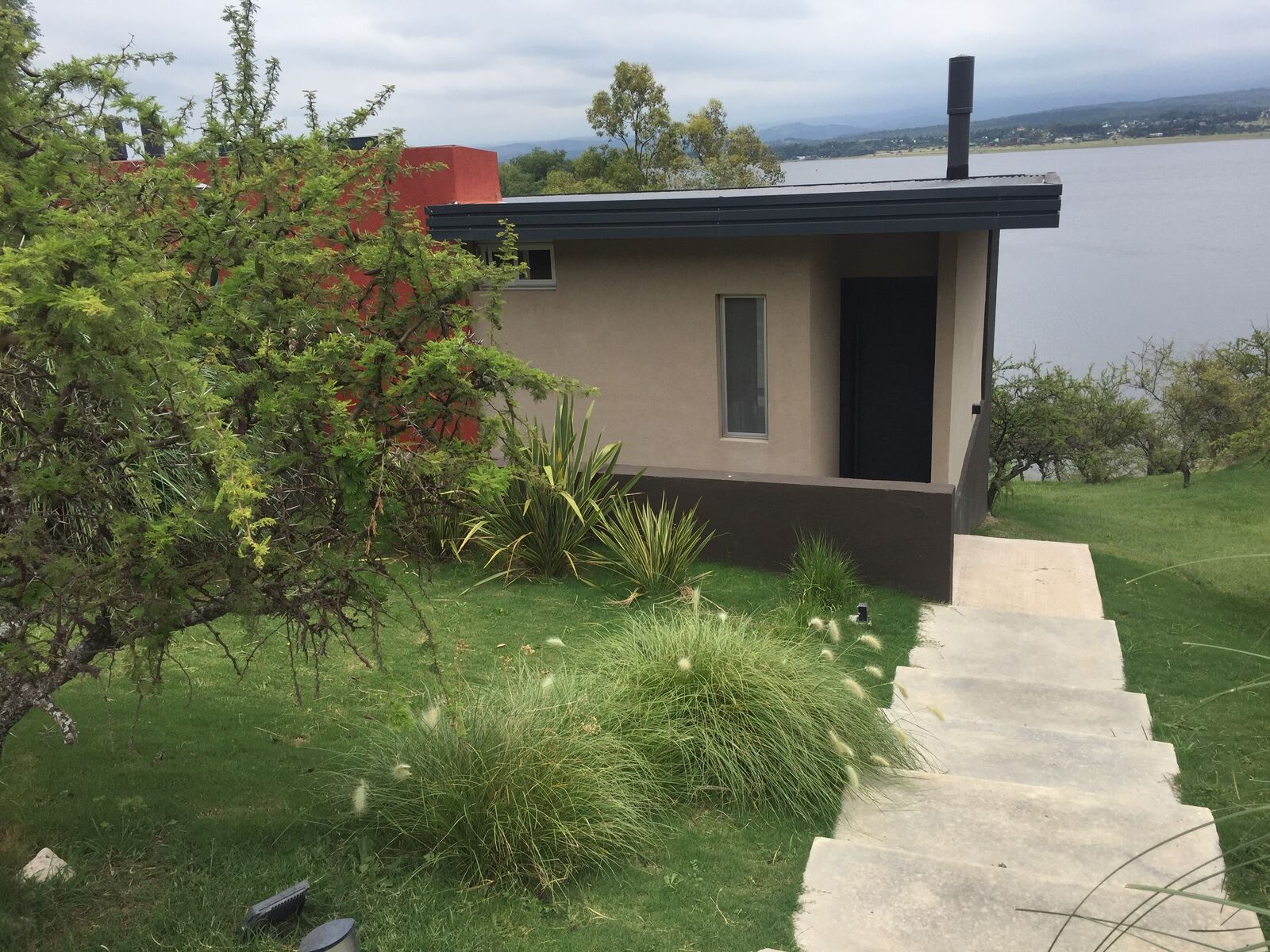 The studio seen from the garden, facing Lake Los Molinos